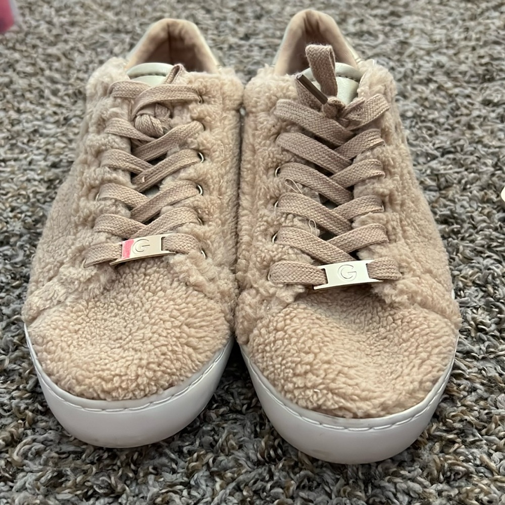 Used GBG Los Angeles tan shoes!